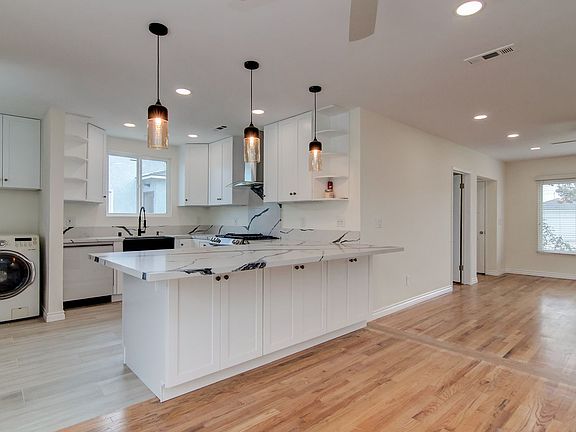 4th image of 4643 Pimenta Ave