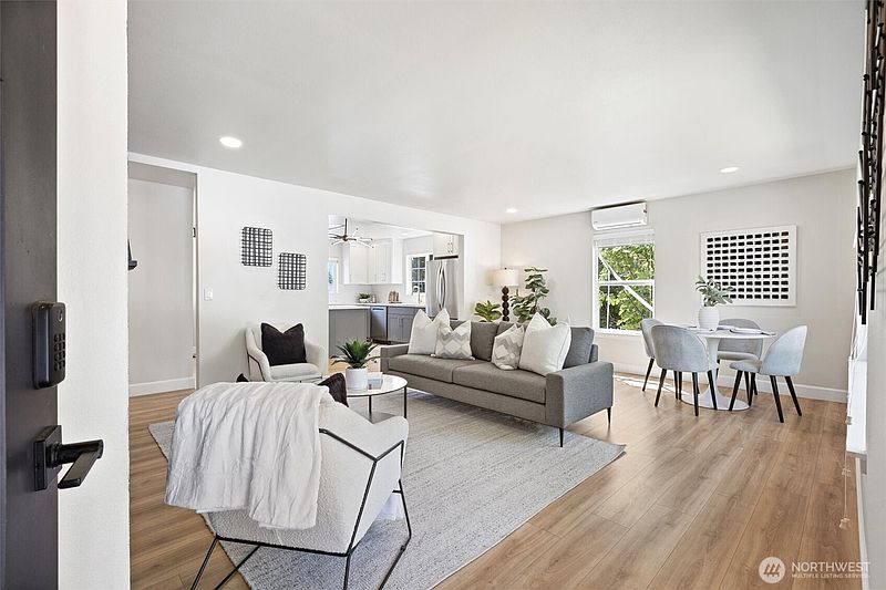 3rd image of 6400 44th Avenue S