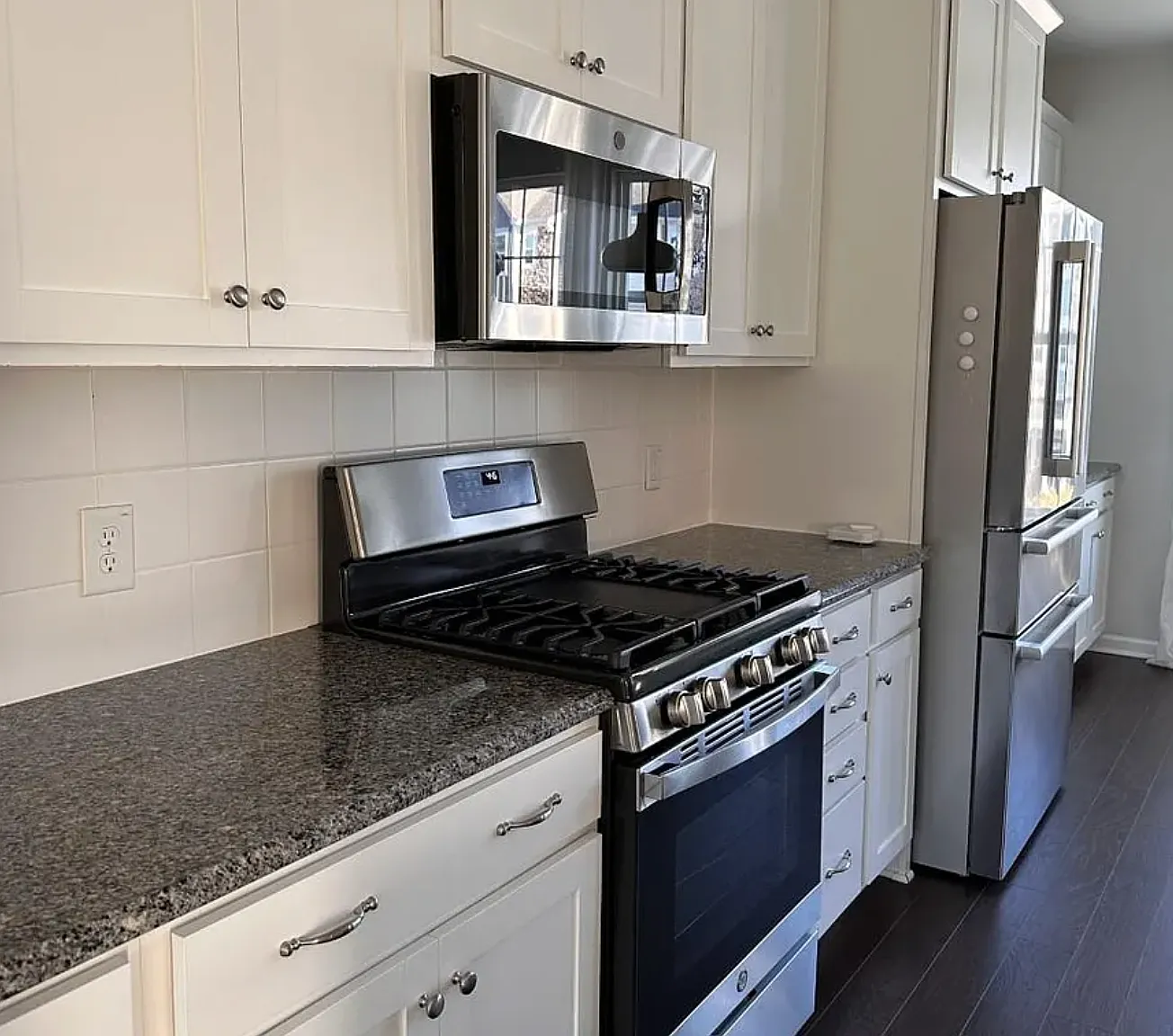 3 bed, 3.5 bath, 2303 sqft, $2,480 — Photo 4