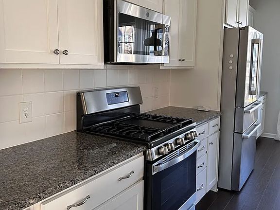 4th image of 1007 Freeport Dr