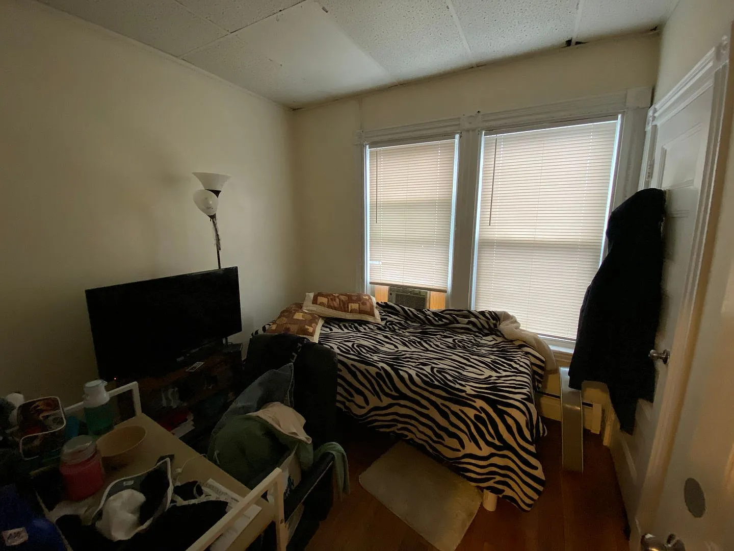 No brokers Fee, In-Unit Washer and Dryer, Eat-in Kitchen — Photo 3