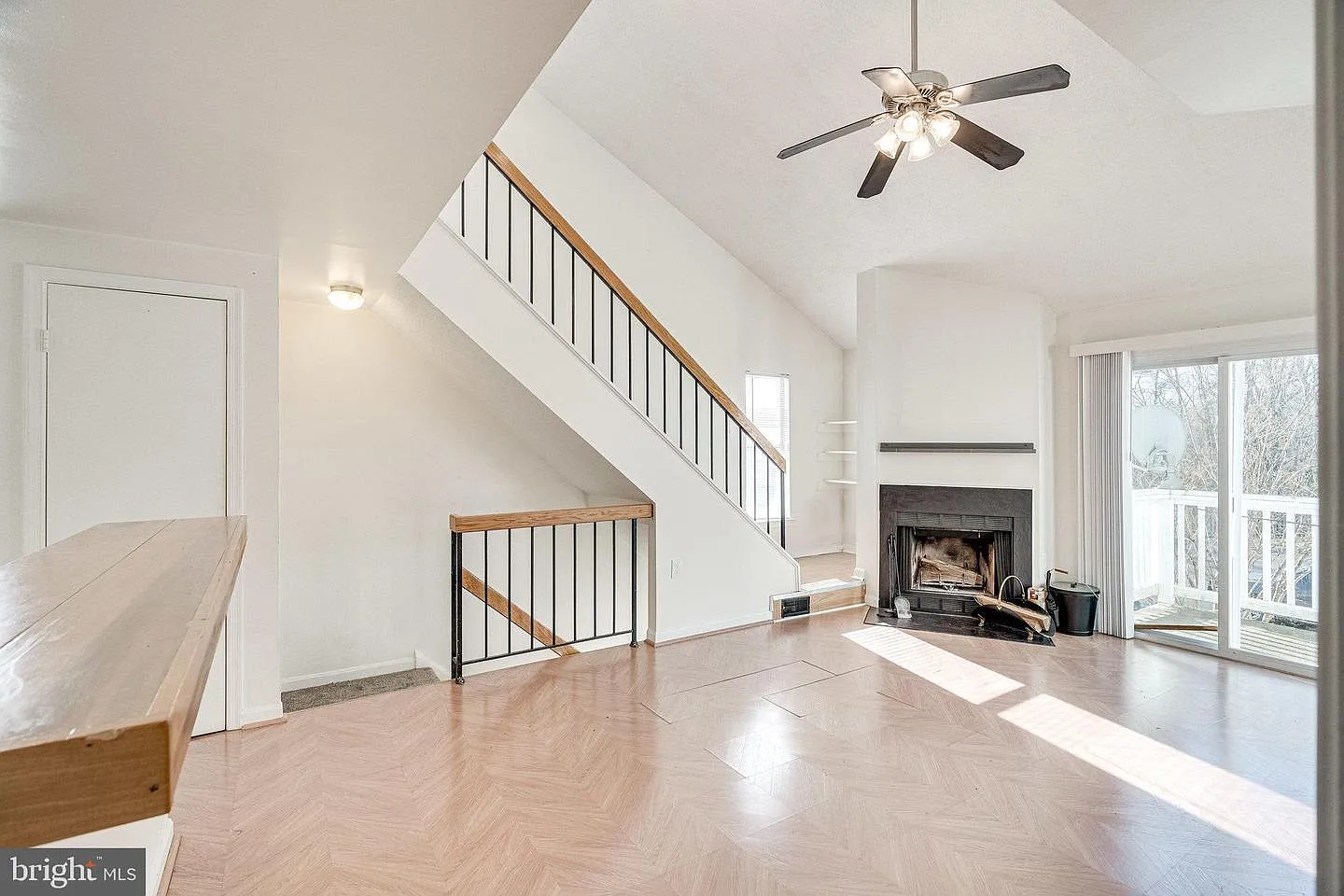2 bed, 2.0 bath, 1040 sqft, $2,350 — Photo 4