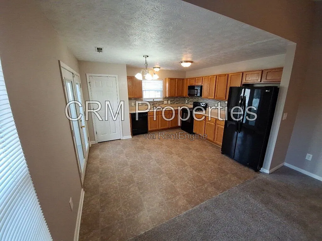 3 bed, 2.0 bath, 1102 sqft, $1,500 — Photo 4