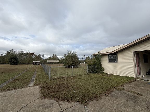 3rd image of 221 Annie Ave