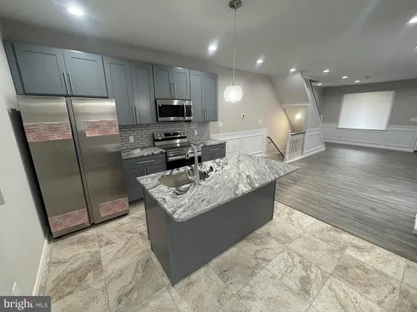 6732 Jackson St, Philadelphia, PA 19135