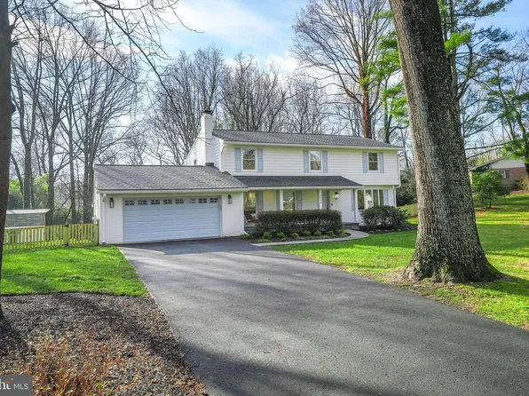 2039 Carrhill Rd, Vienna, VA 22181