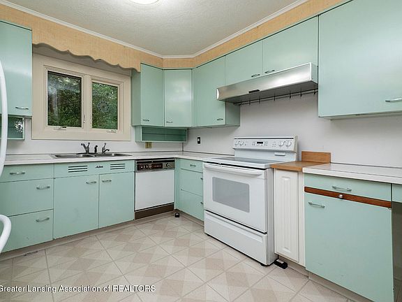 5th image of 2370 Huron Hill Dr