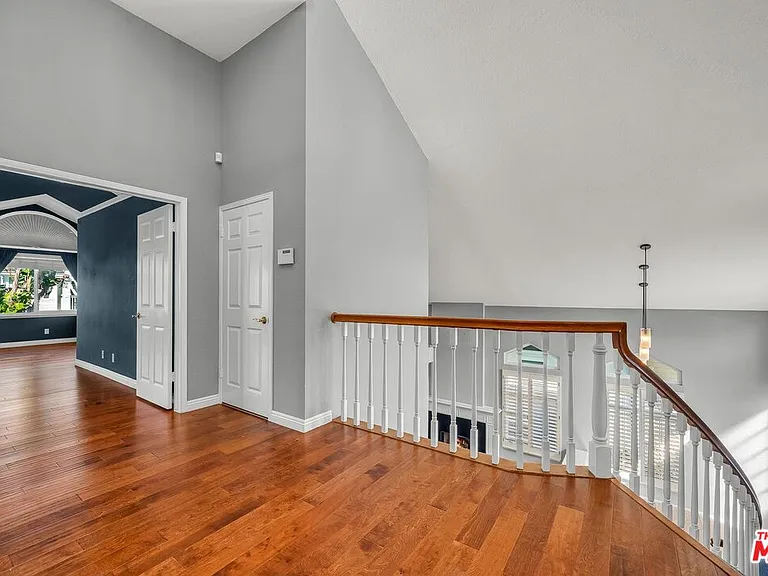 7513 W 83rd St — Photo 24