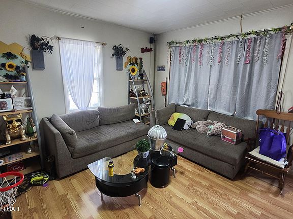 4th image of 35 Elder St
