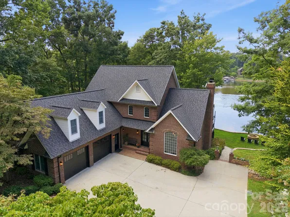 131 Long Cove Ln, Mooresville, NC 28117
