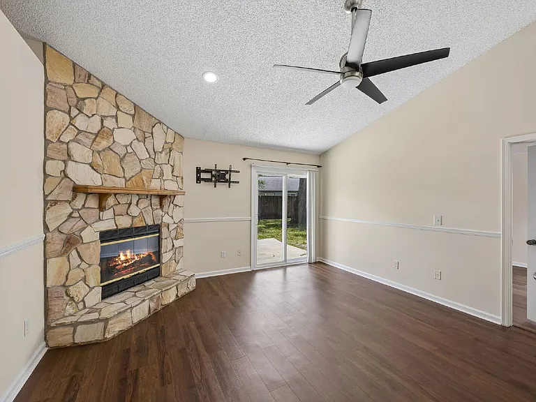 8362 Rockridge Dr — Photo 5