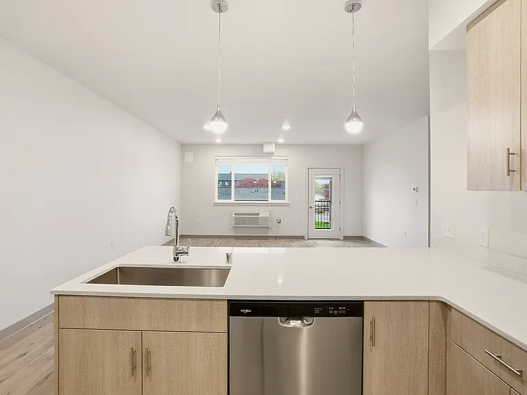Nathan Apartments — Photo 113