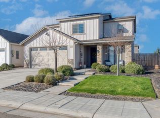 695 Blue Oak Ln, Madera, CA 93636