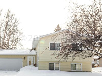 1814 26th Ave S, Fargo, ND, 58103