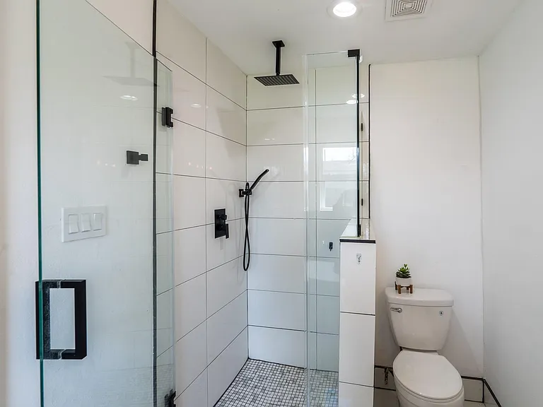 810 Jerry St — Photo 12
