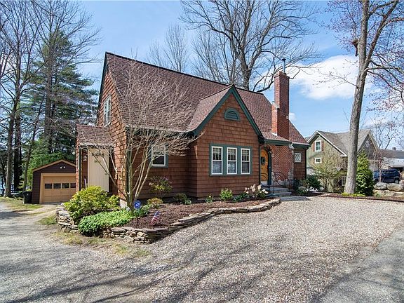 3rd image of 565 Reservoir Rd