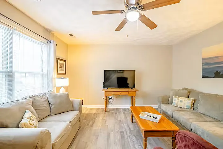 515 School Ln — Photo 4