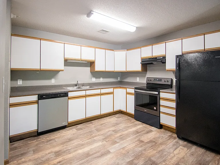 Marshall Apartments — Photo 21