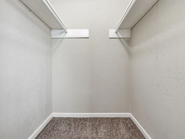 Henderson Grove Apartments — Photo 14