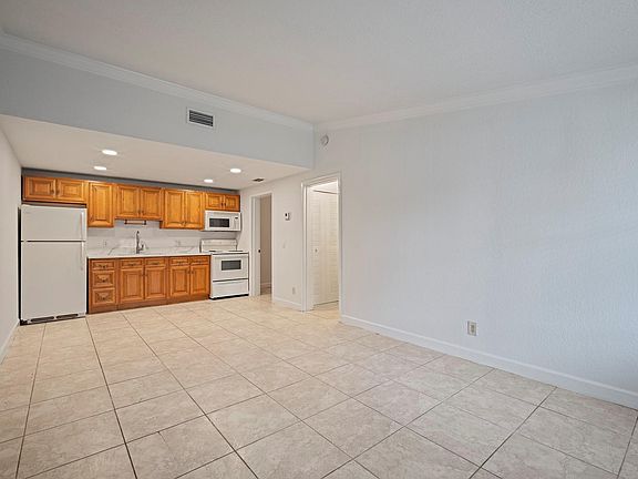 5th image of 7220 Southgate Boulevard #7220