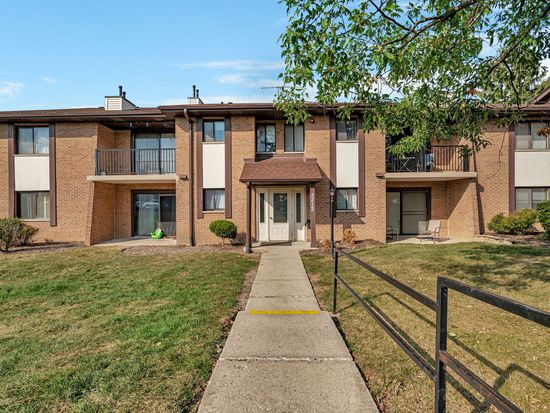 2212 Wharf Dr APT 2102, Woodridge, IL 60517