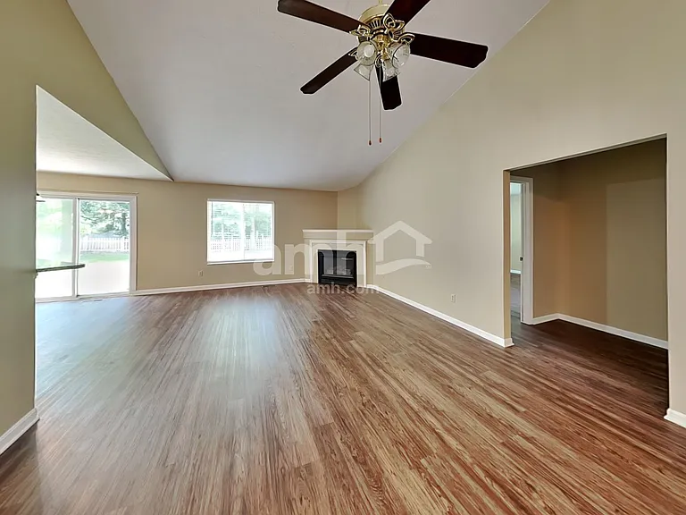 545 Foxglove Ct — Photo 8