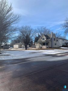 207 E 9th St, Dell Rapids, SD, 57022