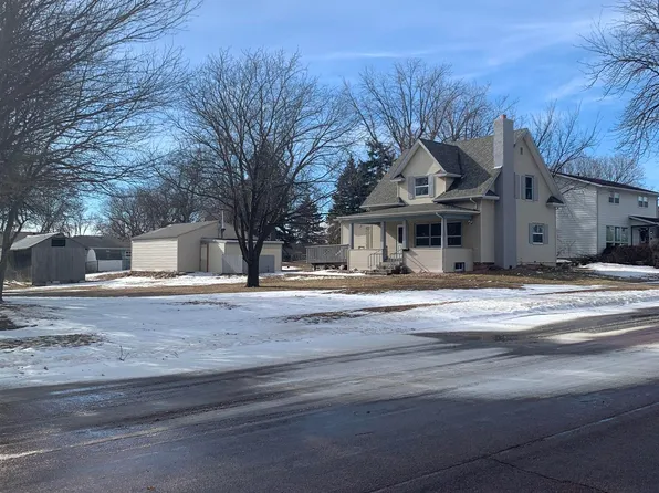 207 E 9th St, Dell Rapids, SD 57022