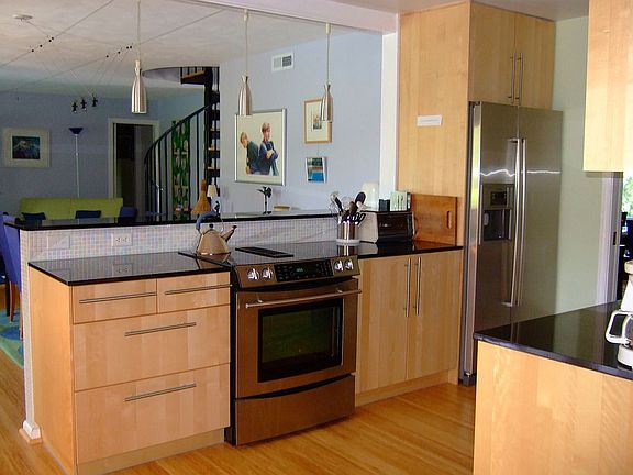 4th image of 5409 Challedon Dr