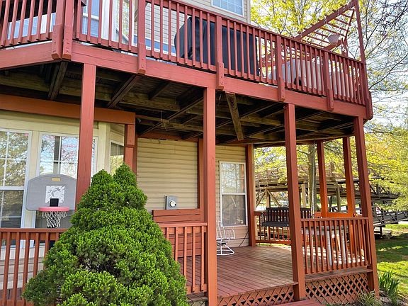 Beautiful double level patio perfect for gatherings with a swing in the backyard. Can't wait to have the evening teas.