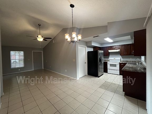 3rd image of 1935 Sheffield Ct