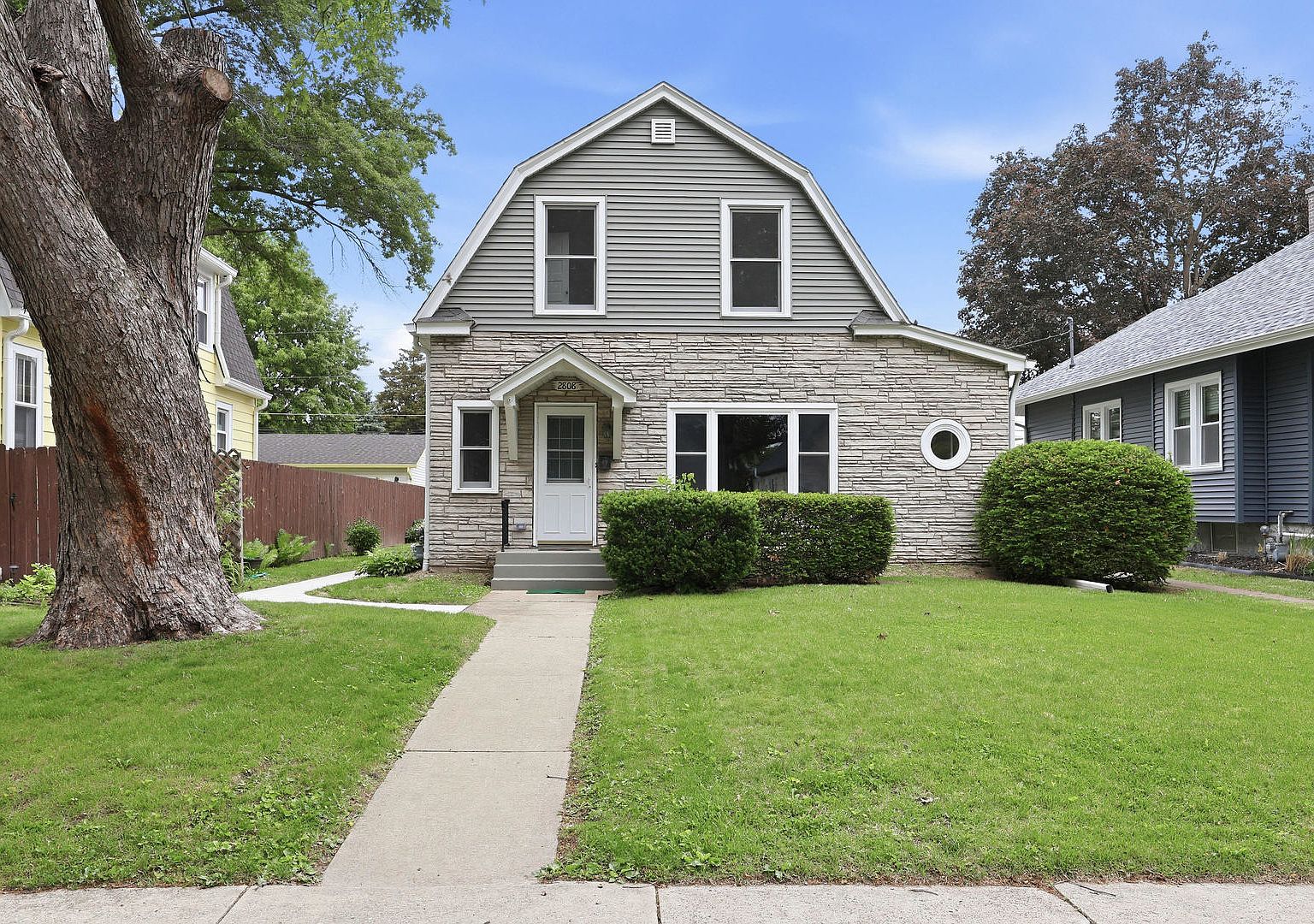 2808 E 18th St, Davenport, IA 52803 | Zillow
