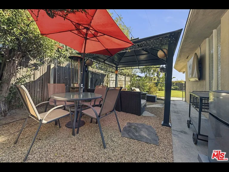 6524 S Holt Ave — Photo 11