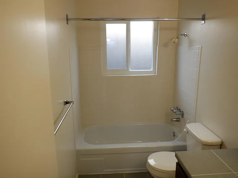 425 Pelly Ave N #2 — Photo 9