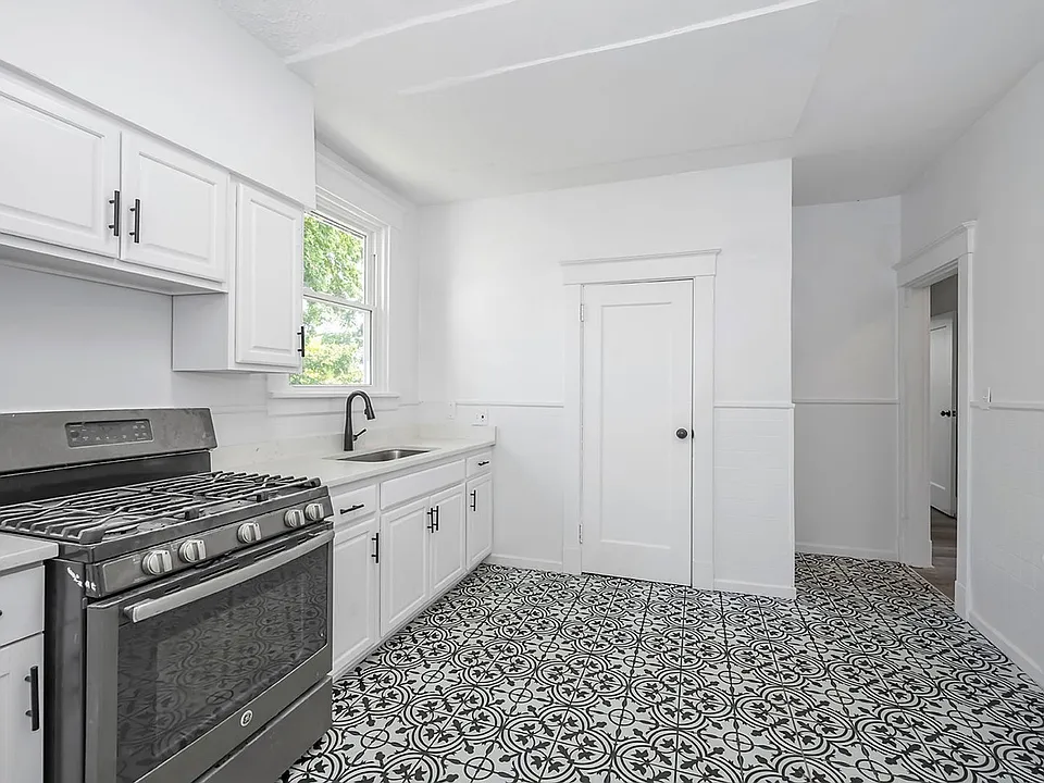 108 E Daniels St #2