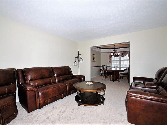 5th image of 33165 Brackenbury Dr