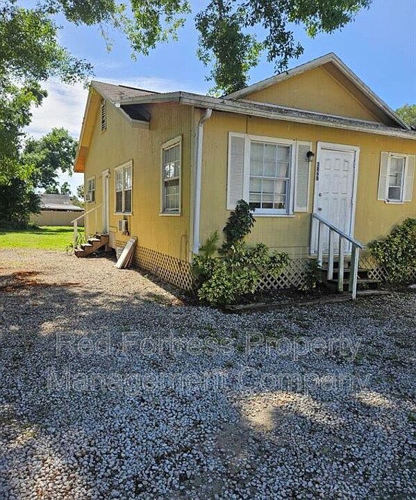 1st image of 3868 Desoto Ave
