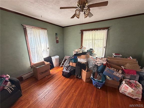 3rd image of 913 Washington St