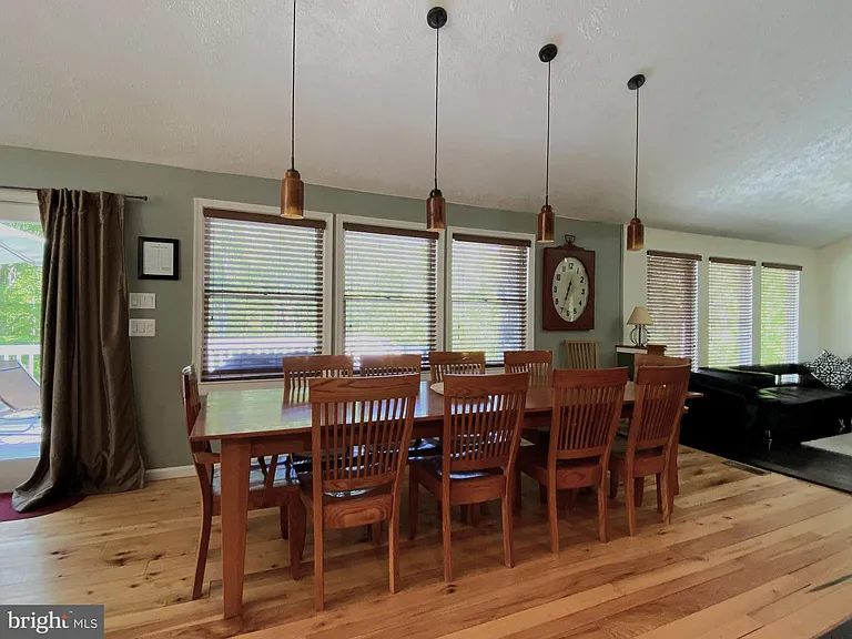 1251 Hinton Dr — Photo 16