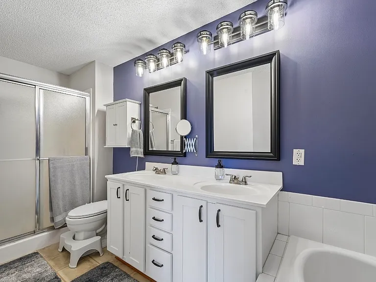20651 Hampshire Way — Photo 2