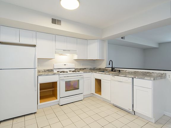 5th image of 944 New Market St #2