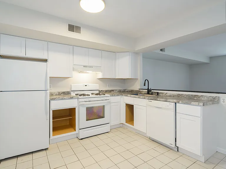 944 New Market St #2 — Photo 5