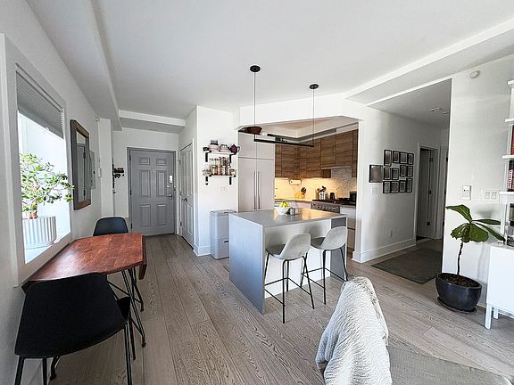 4th image of 345 Lenox Rd #4D