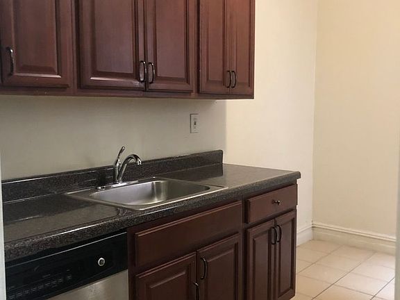 5th image of 271 Parkside Ave APT B2