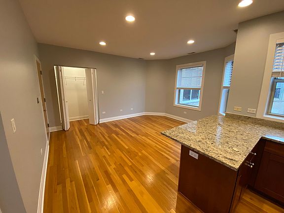 3rd image of 1450 W Thorndale Ave APT 3S