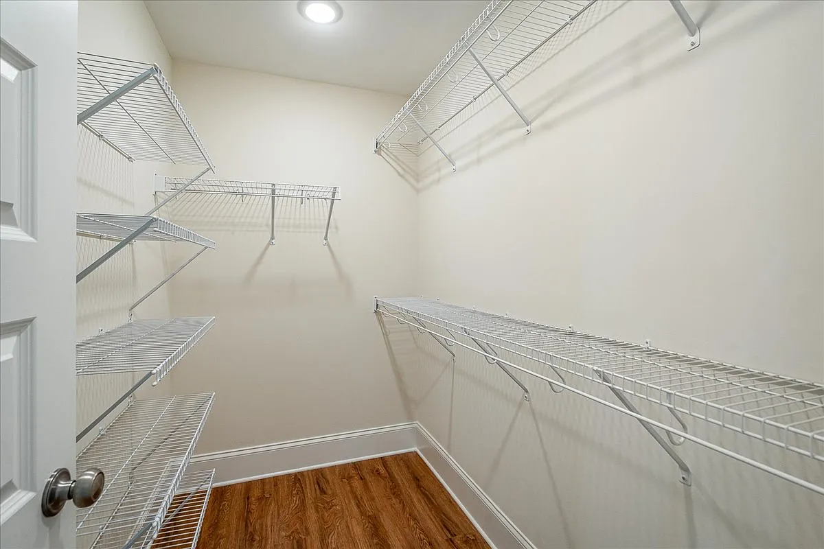 5 bed, 2438 sqft, $3,366 — Photo 2
