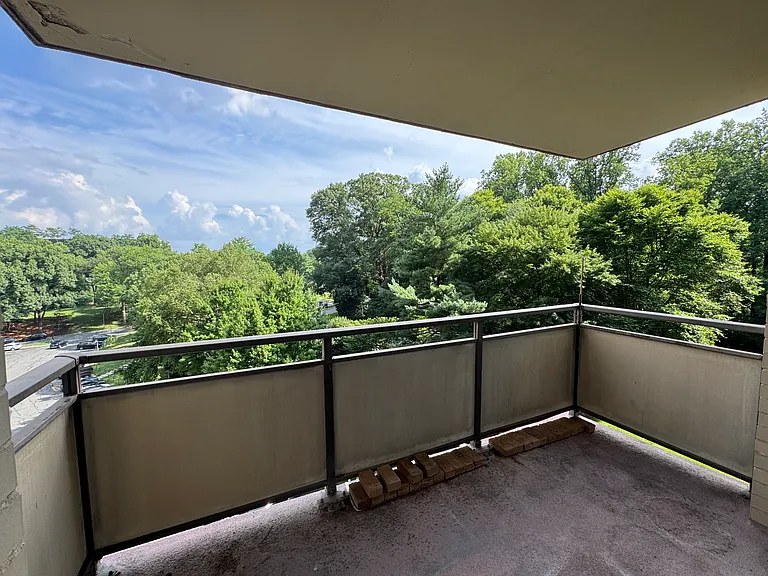 5225 Pooks Hill Rd #606 — Photo 9