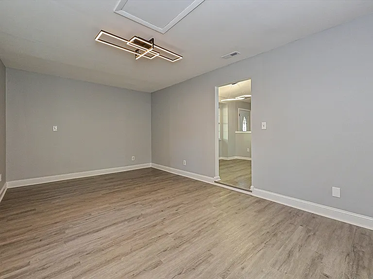 633 Pennwood Ln — Photo 14