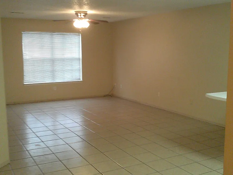 182-184 Southwinds Rd — Photo 3