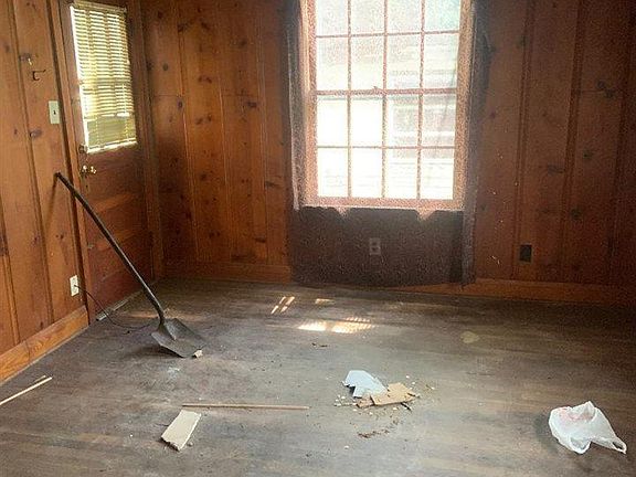 5th image of 1807 S Elm St